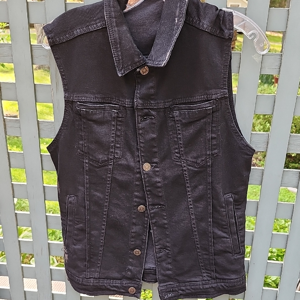 ZARA Women/men Black Denim Vest. ZARA tag Calls It Blue Indigo.Top Pockets.